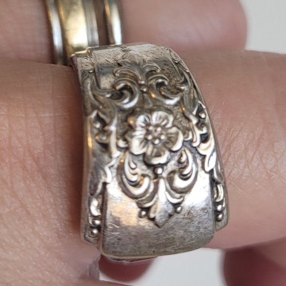 Rogers Vintage Repousse Floral Wrap Silver Spoon Ring Sz 6 - Picture 5 of 12